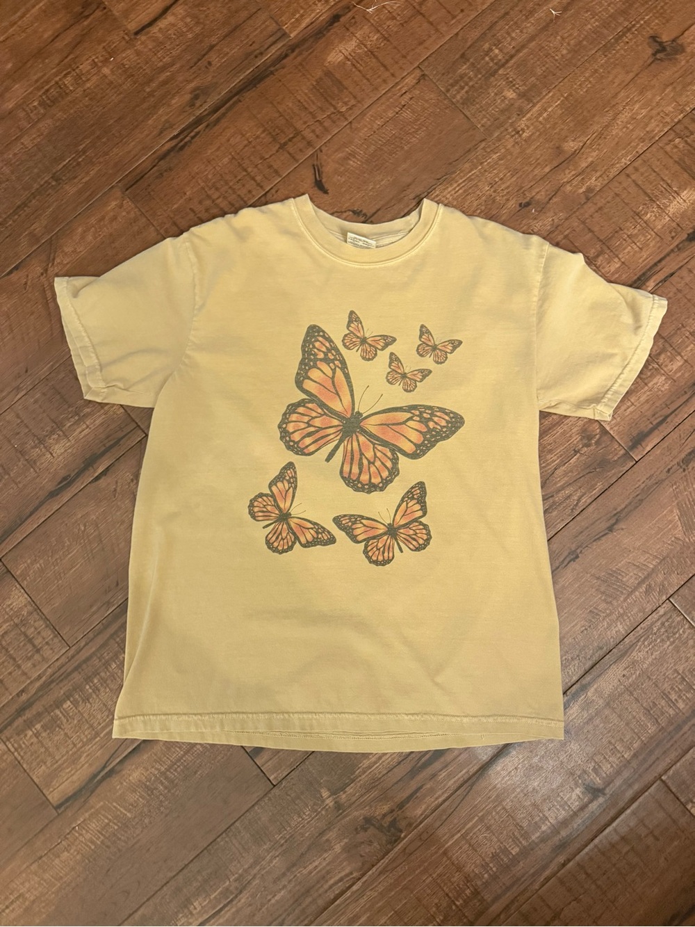 Comfort Colors Butterfly Graphic Tee Large Cream Yellow Cotton Oversized
